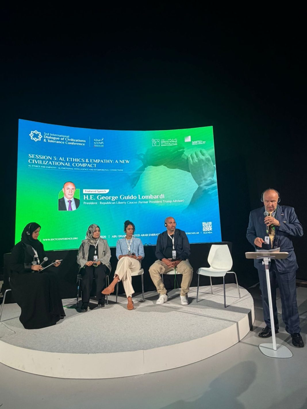Confronto internazionale su Intelligenza Artificiale, verità e dialogo tra le civiltà. con Lombardi e l’Ambasciatore