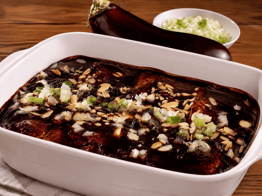 Le ricette di Biagio: melanzane al cioccolato. E togli subito la maschera a chi ti sta parlando. Ma conviene sempre?