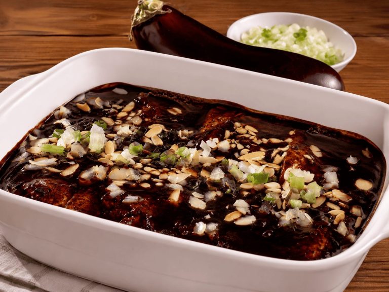 Le ricette di Biagio: melanzane al cioccolato. E togli subito la maschera a chi ti sta parlando. Ma conviene sempre?