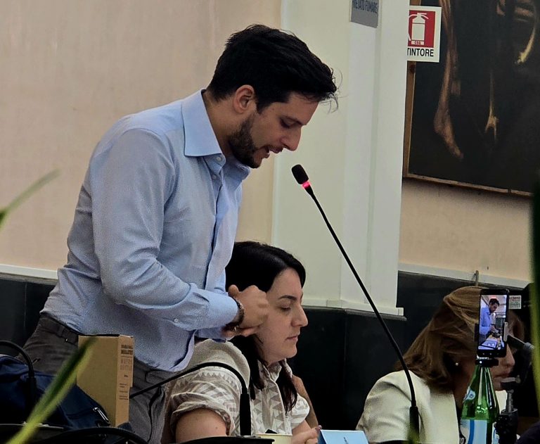 Piscina chiusa, sì a mozione M5S: verifiche e supporto ai cittadini danneggiati