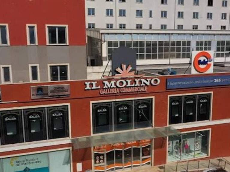 Rapina con spari alla gioielleria del centro commerciale, banda sgominata: 5 fermati