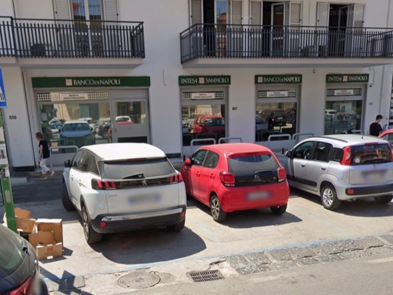 Marigliano, assalto notturno alla Banca Intesa San Paolo