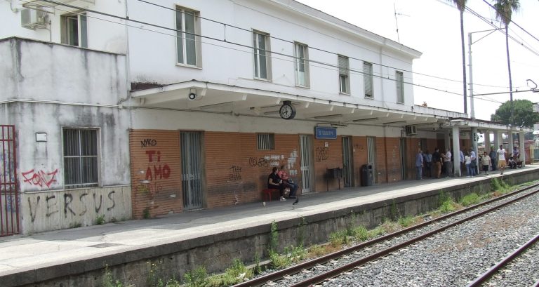 Blitz antidroga alla Circumvesuviana: arrestato un 29enne con 131 dosi di cocaina