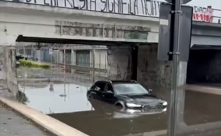 Pomigliano, strade allagate: tombini sottodimensionati al centro delle polemiche