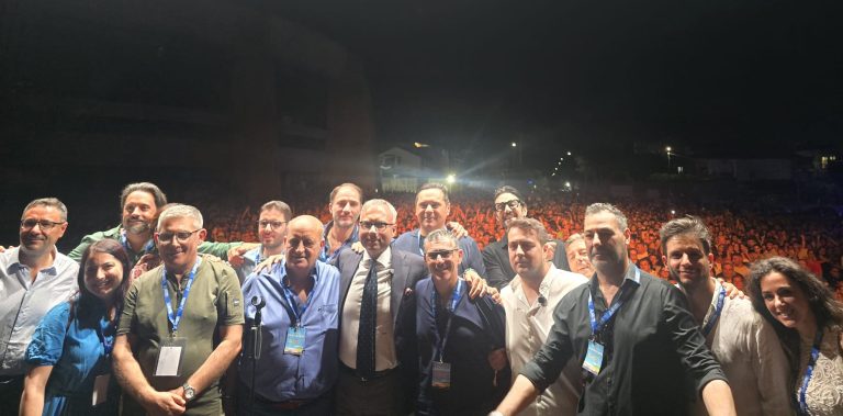 Casoria, maggioranza rinforzata: 17 consiglieri e 6 assessori sottoscrivono documento pro-Bene. “Pensiamo alla città, non alle carriere”