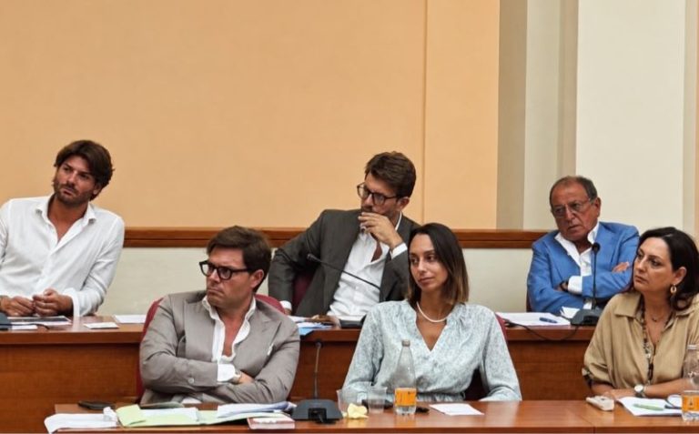 Eventi estivi a Sant’Anastasia: i dubbi dell’opposizione su affidamenti e criteri di scelta