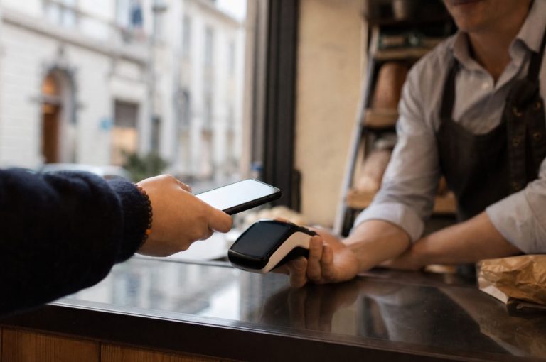 Dalla Federico II ai pagamenti digitali: reti sicure e la corsa dei voucher prepagati