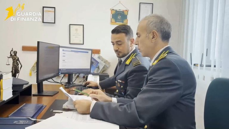Carte aziendali per regali e viaggi e auto per spostamenti privati, danno da 314mila euro alla sanità campana