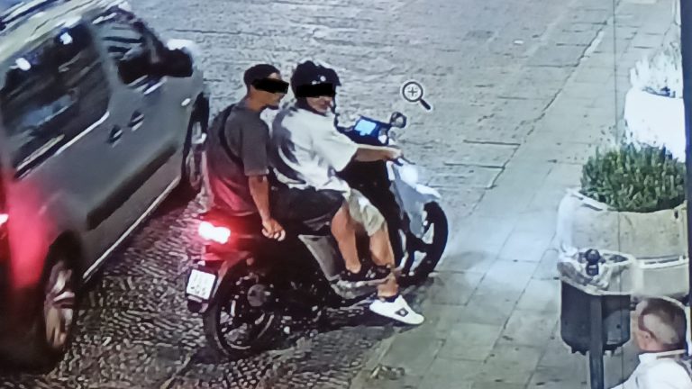 Pestaggio in villa comunale a Marigliano, la Polizia Locale identifica uno degli autori