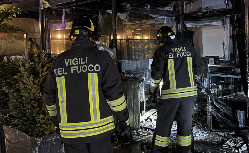 Pomigliano, incendio danneggia pizzeria sulla Nazionale